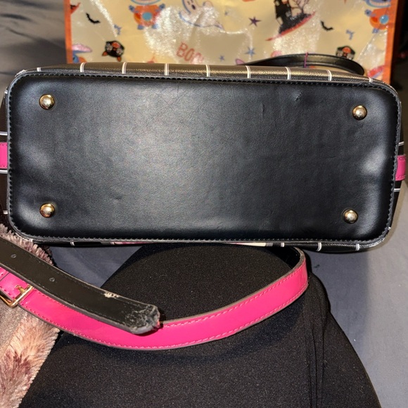 Elegant Black and Pink Women's Handbag - Picture 2 of 10